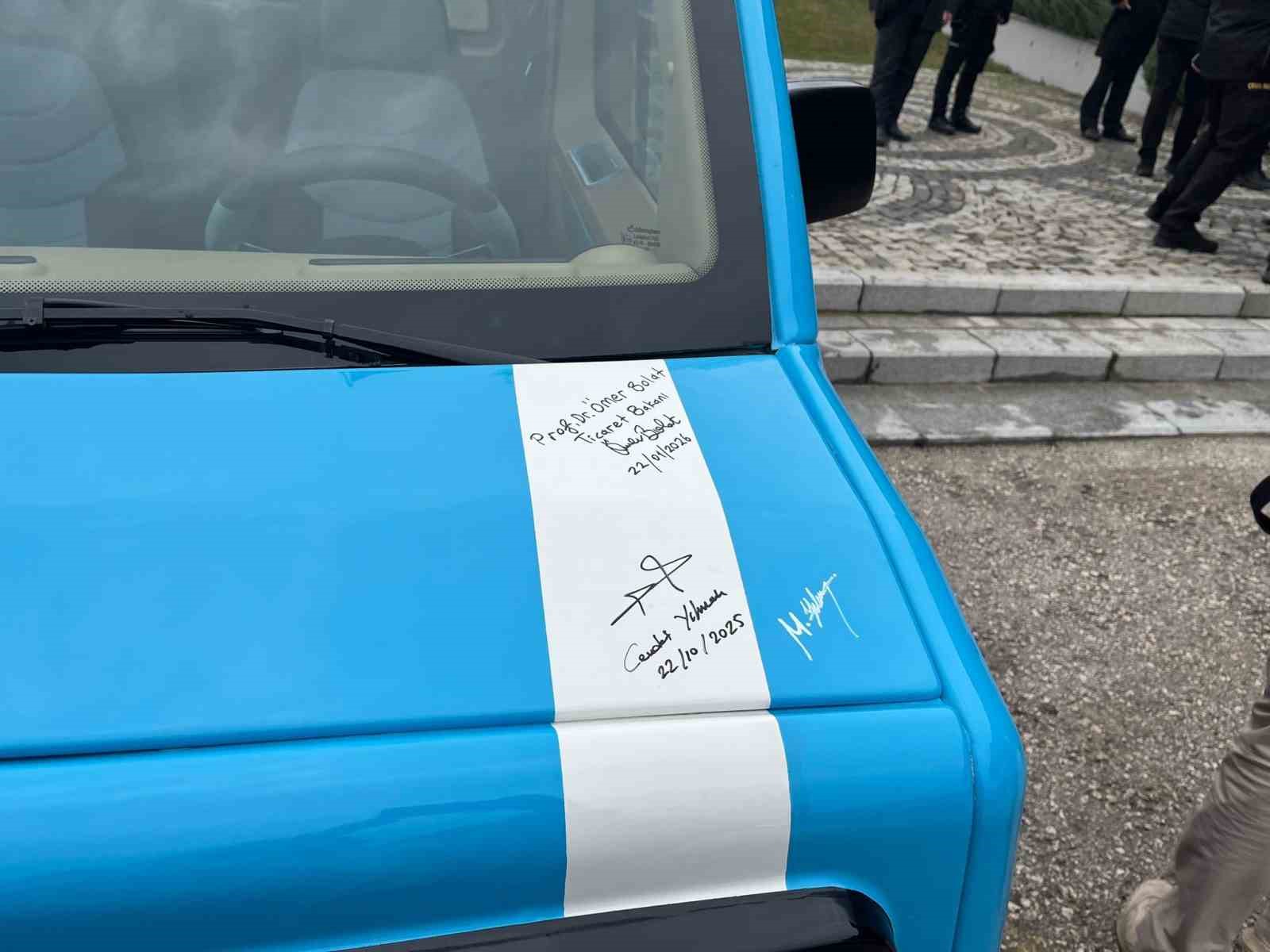 yerli uretim elektrikli araca bakan bolat hayran kaldi 1 QPauj3Bt