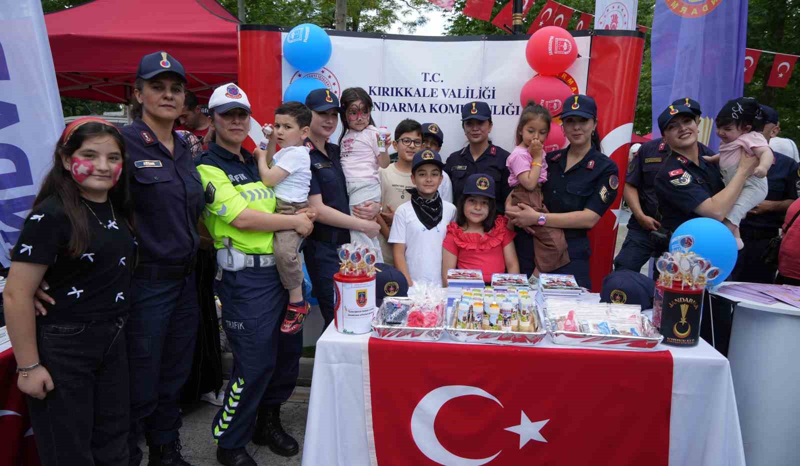 Yerli ve milli silahlar Aile Festivali’nde ilgi gördü 5 yerli ve milli silahlar aile festivalinde ilgi gordu 1 NjhrnIfy