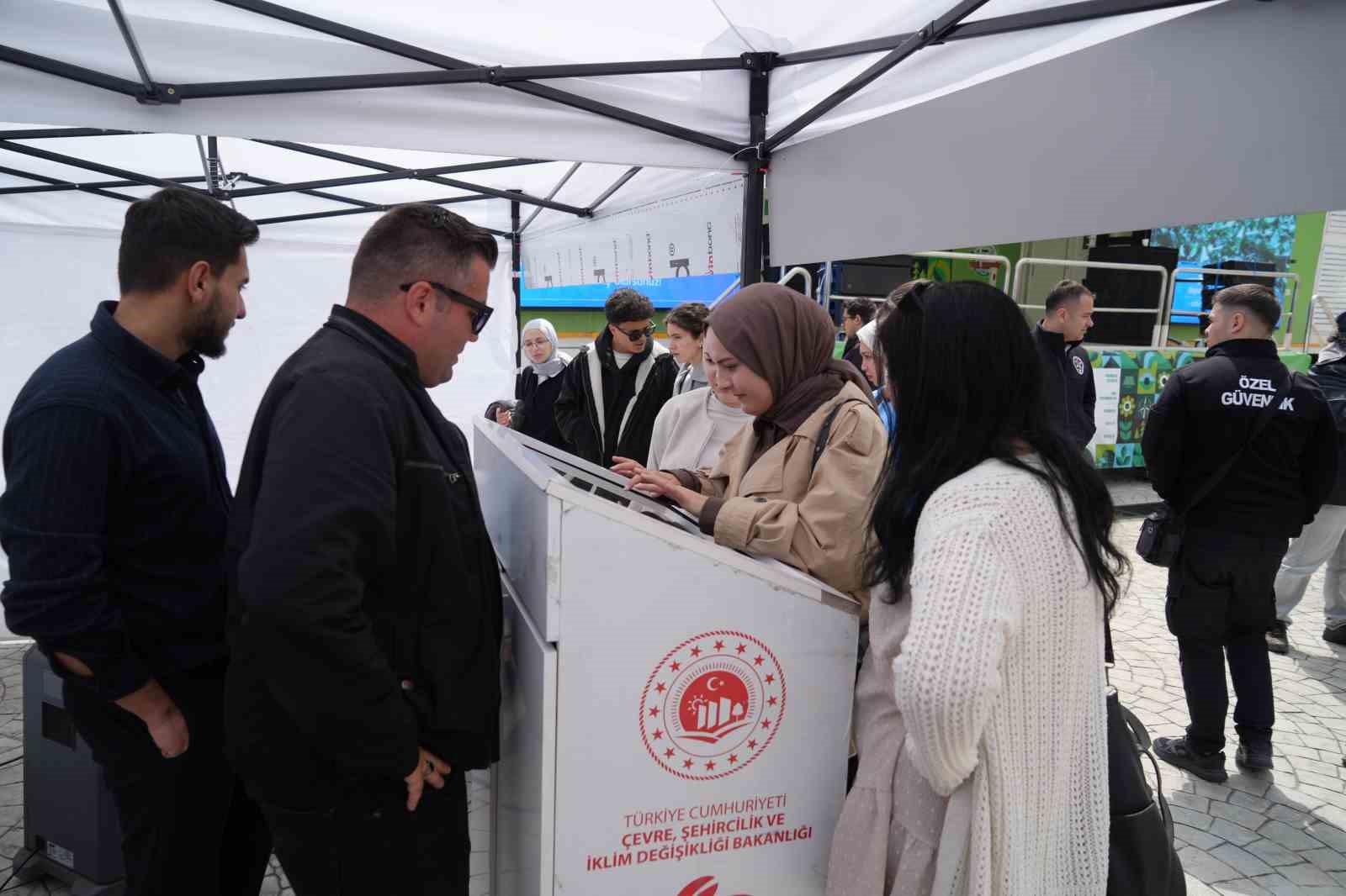 yesil kampus festivali ogrenciler hem eglendi hem bilinclendi 1 MybchAQc