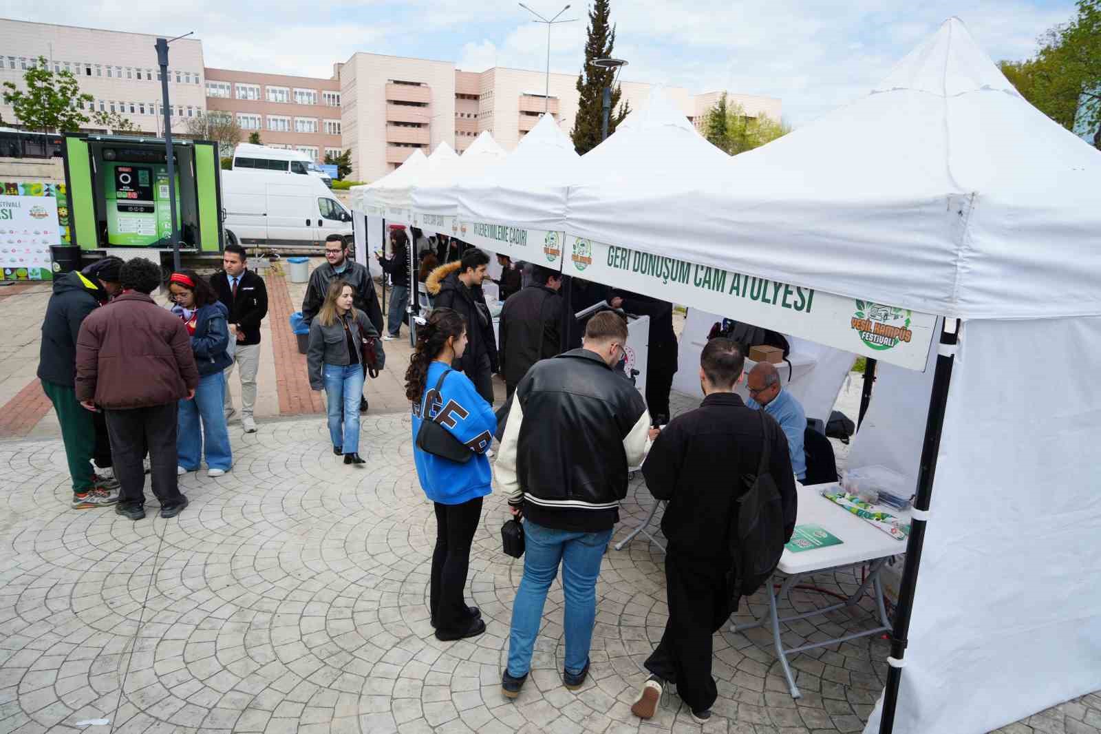 yesil kampus festivali ogrenciler hem eglendi hem bilinclendi 4 BfeARBiW