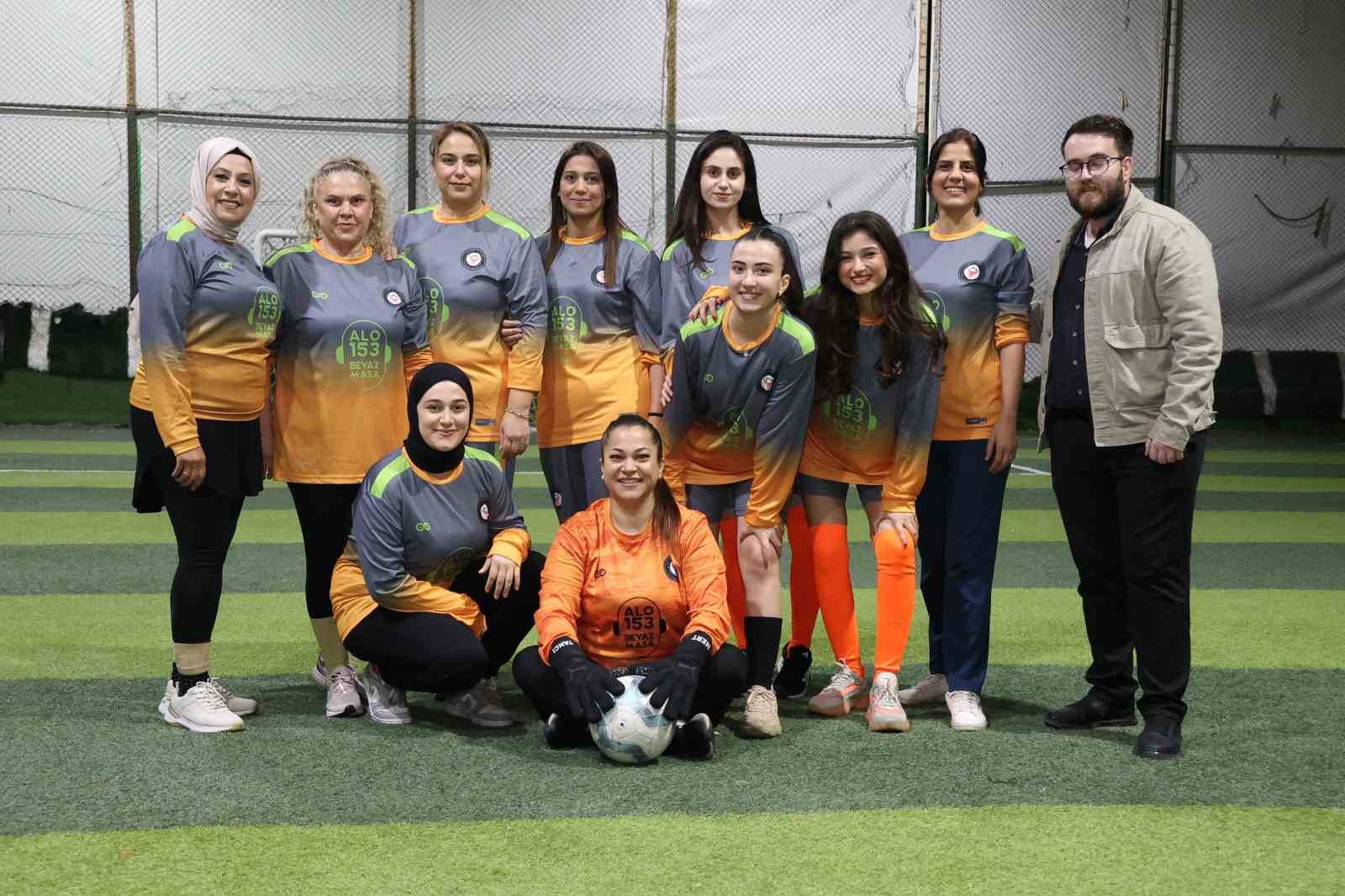 Yeşil sahadaki performanslarıyla erkeklere taş çıkaran kadınlar, halı saha maçında doyasıya eğlendiler 9 yesil sahadaki performanslariyla erkeklere tas cikaran kadinlar hali saha macinda doyasiya eglendiler 5 TMNEVLjj