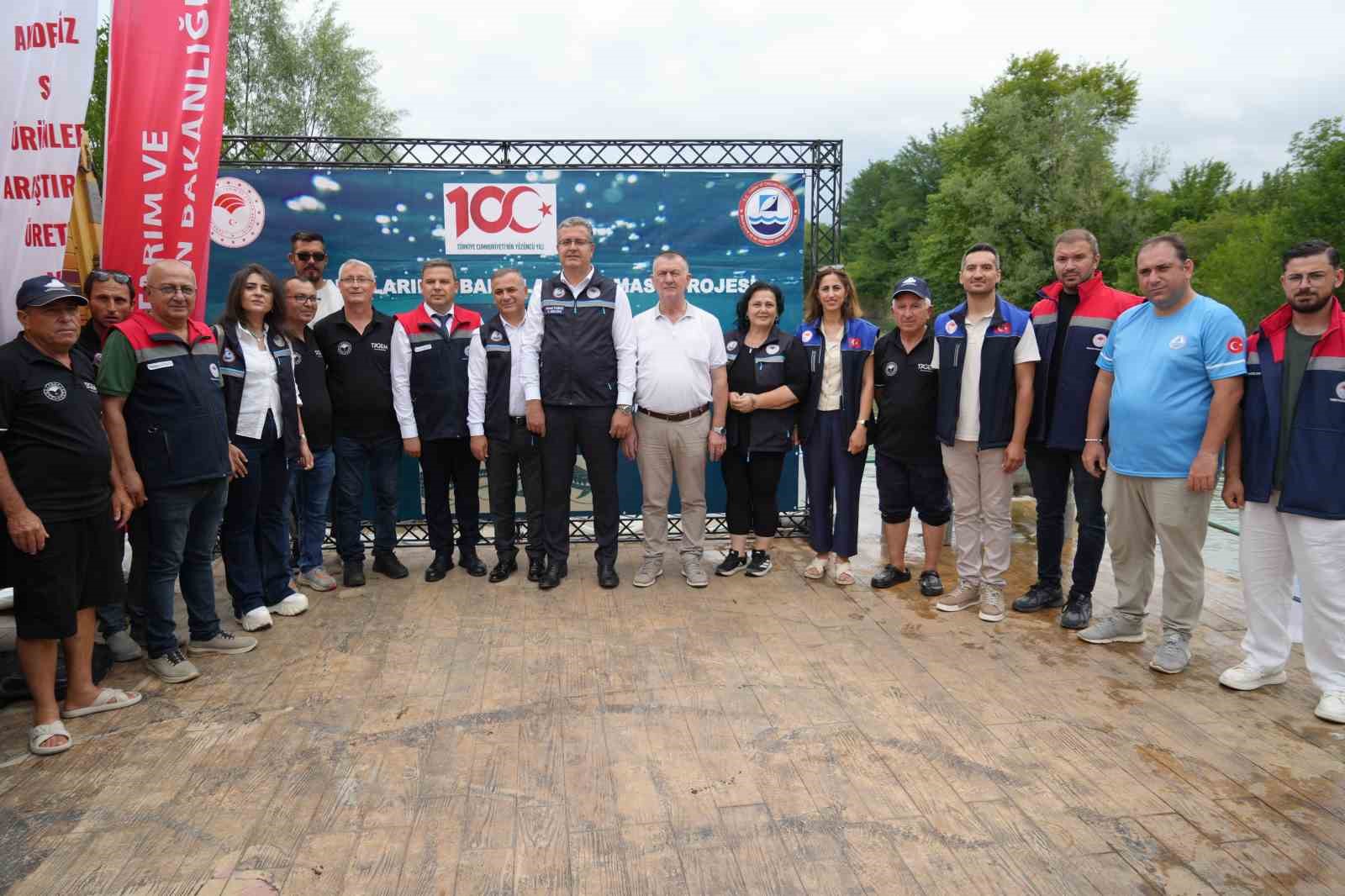 Yeşilırmak’a 30 bin Mersin balığı yavrusu bırakıldı 11 yesilirmaka 30 bin mersin baligi yavrusu birakildi 7 qZ3HISwf