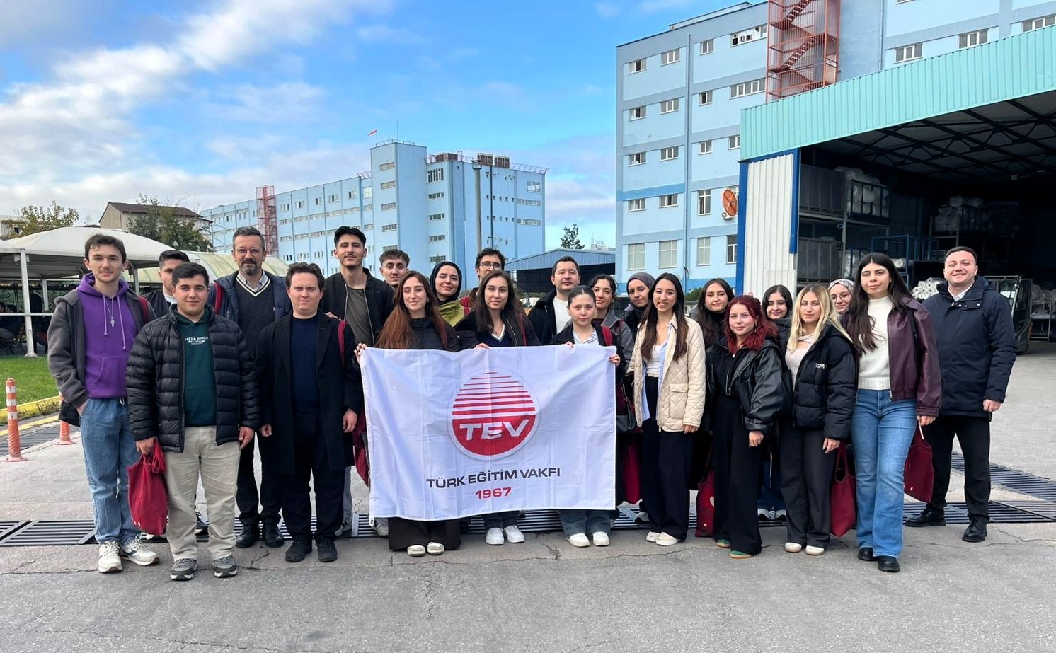 yesim gruptan tev bursiyerleriyle anlamli bulusma 3