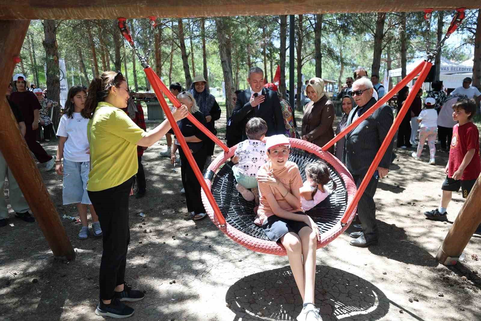 Yetim ve öksüz çocuklar piknikte buluştu 5 yetim ve oksuz cocuklar piknikte bulustu 1 mUWd2zOO