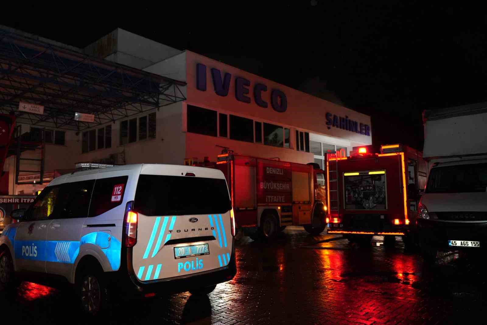 yetkili otomotiv servisi deposunda korkutan yangin 0 TBrWNDqc