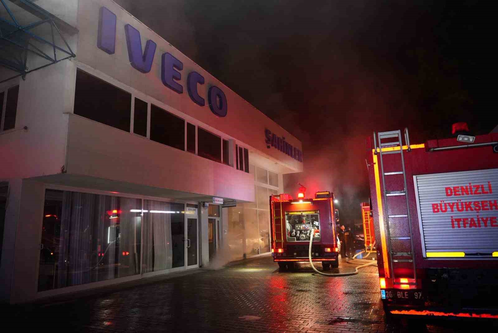yetkili otomotiv servisi deposunda korkutan yangin 4 BLtCyBcU