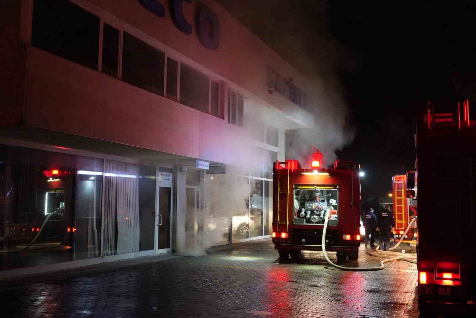 yetkili otomotiv servisi deposunda korkutan yangin 6 Yt7jnB5U