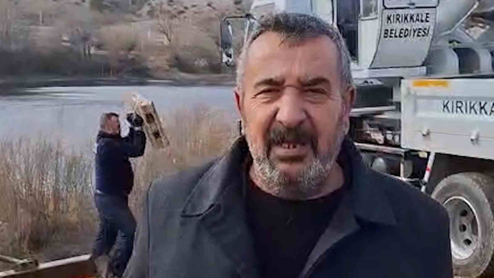 yikamak istedigi traktor kizilirmaka gomuldu imdadina belediye ekipleri yetisti 3 uPqFYs8V