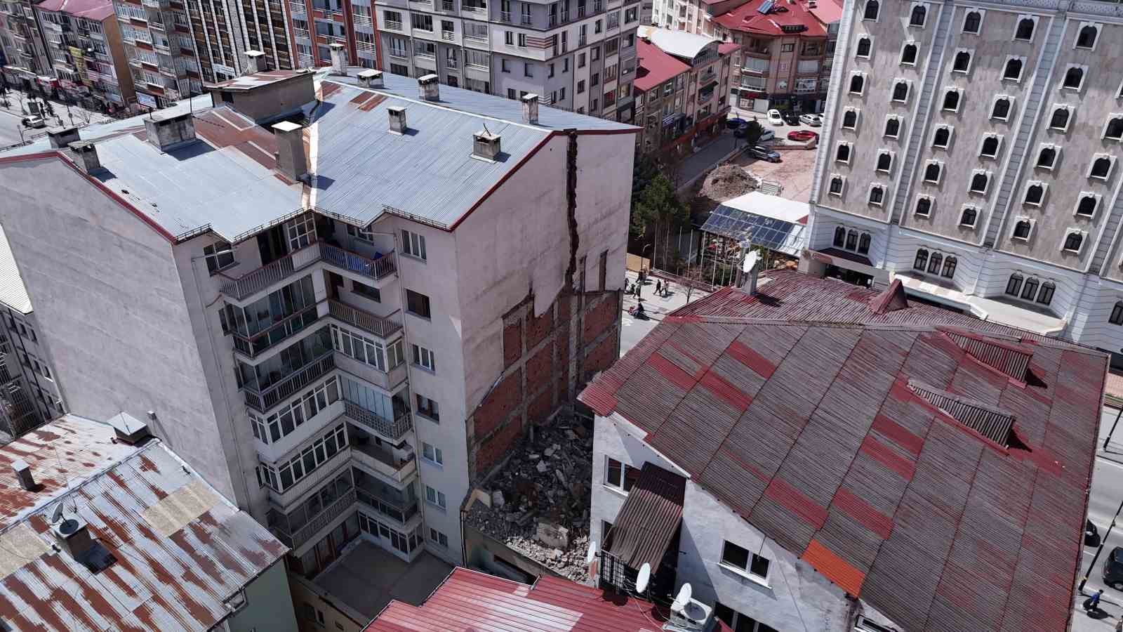 yikim esnasinda zarar gorup tahliye edilmisti tehlike sacmaya devam ediyor 2 gCGCzC5r