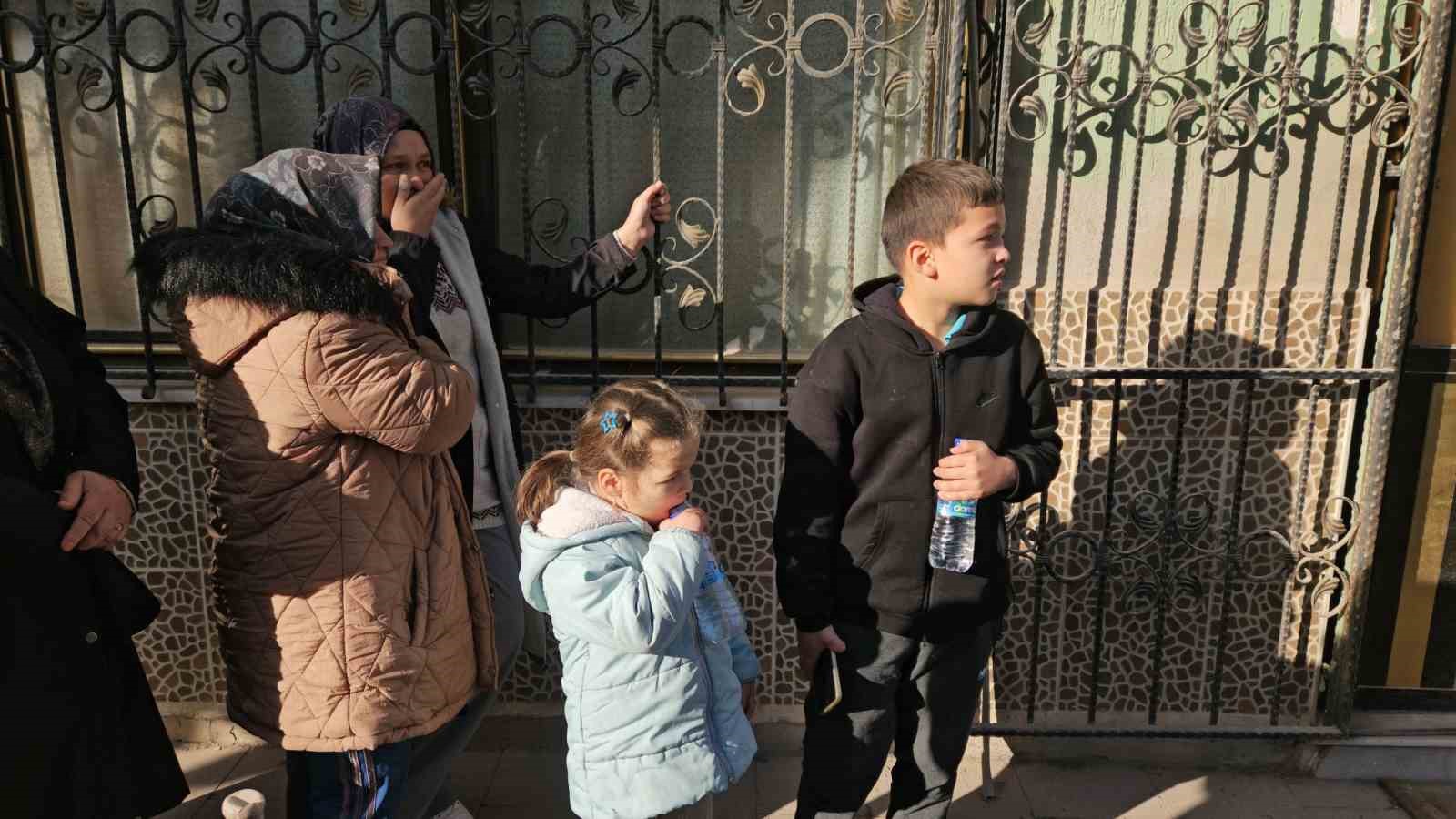 yikim sirasinda enkaz altinda kalmaktan saniyelerle kurtuldular 1 zwQ1kIiZ