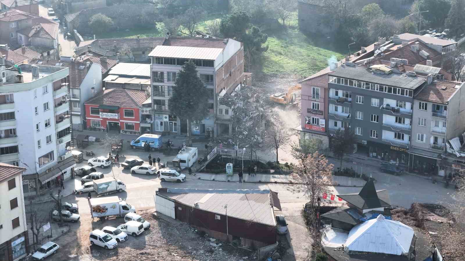 yikim sirasinda enkaz altinda kalmaktan saniyelerle kurtuldular 11 q2Czsk7w