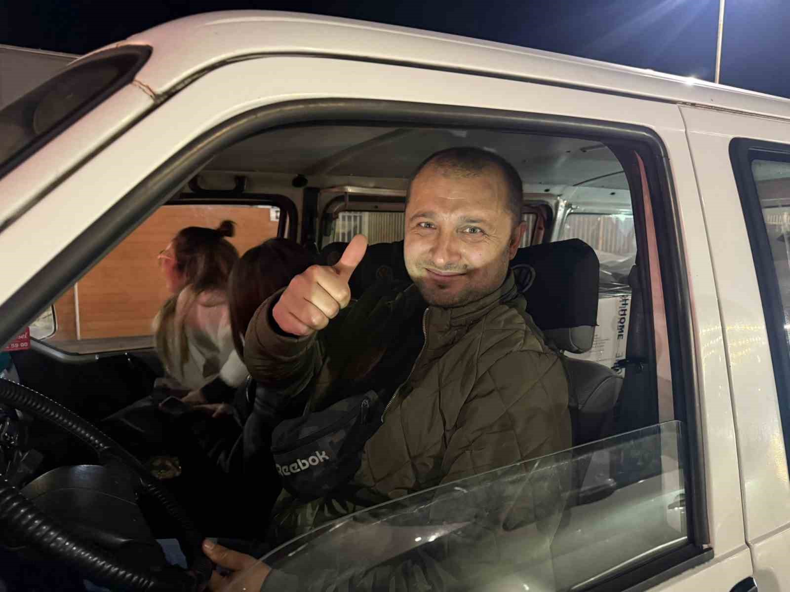 yilbasi alisverisini edirnede yapan bulgaristan vatandaslari donuste sinir kapilarinda yogunluk olusturdu 1