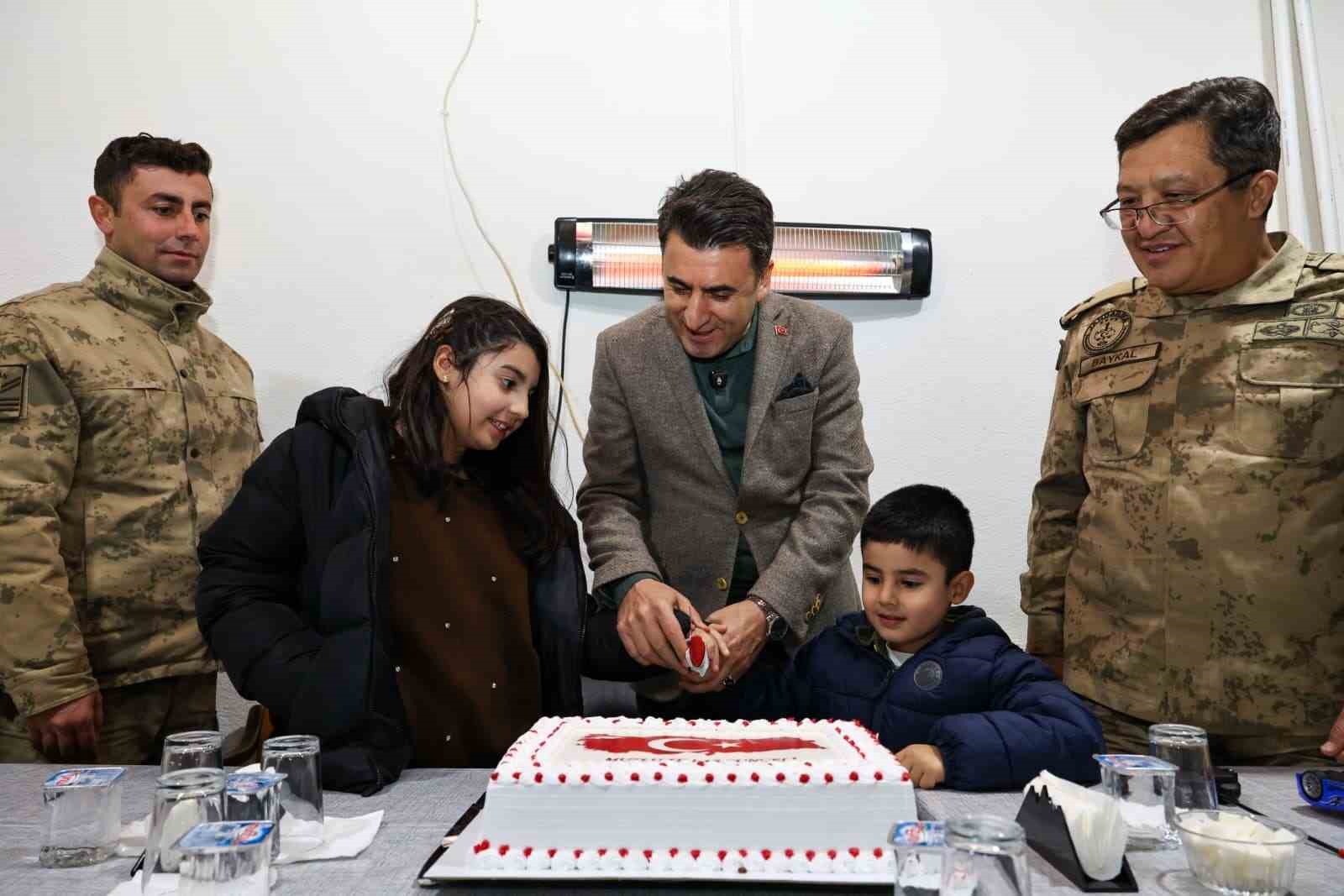 yilbasi nobetinde aile sevinci guvenlik kulesinde duygu dolu anlar 1