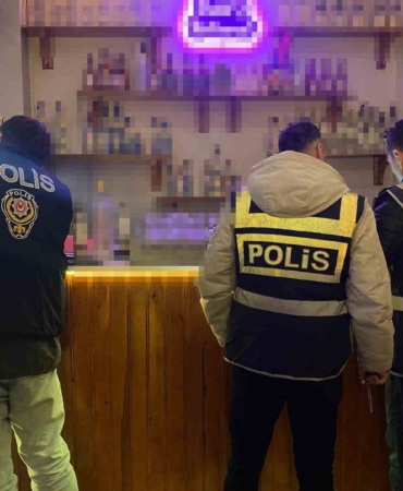 yilbasi-oncesi-bursa-polisinden-es-zamanli-sahte-alkol-denetimi-eHJvcWOv.jpg