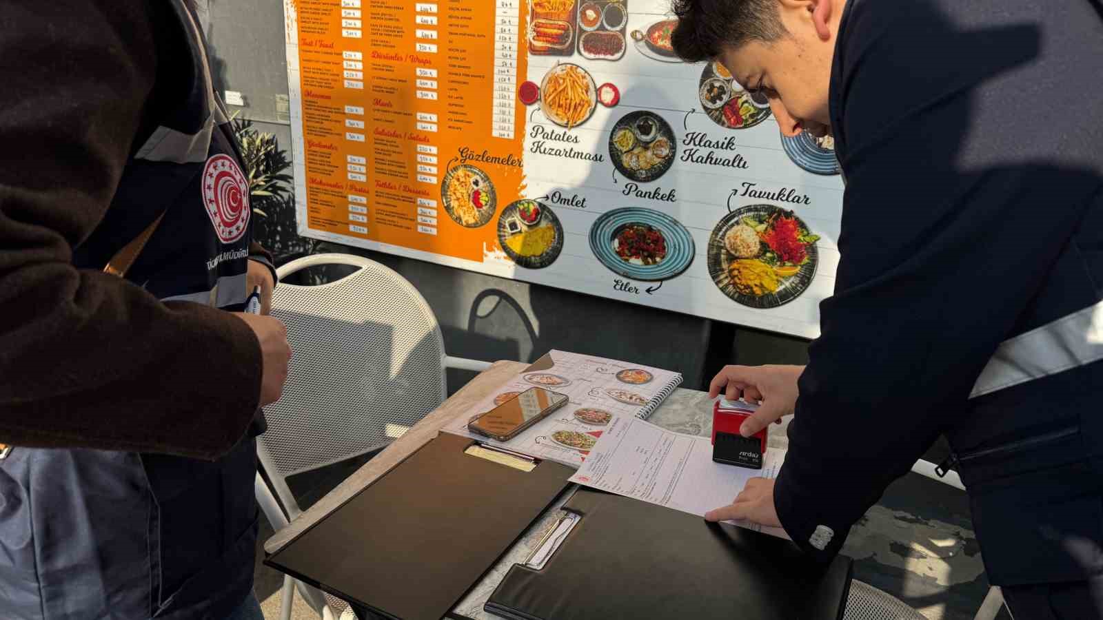 Yılbaşı öncesi İstanbul Caddesi’nde restoran ve kafelere "fahiş fiyat" denetimi 8 yilbasi oncesi istanbul caddesinde restoran ve kafelere fahis fiyat denetimi 4 dFhC9LeU
