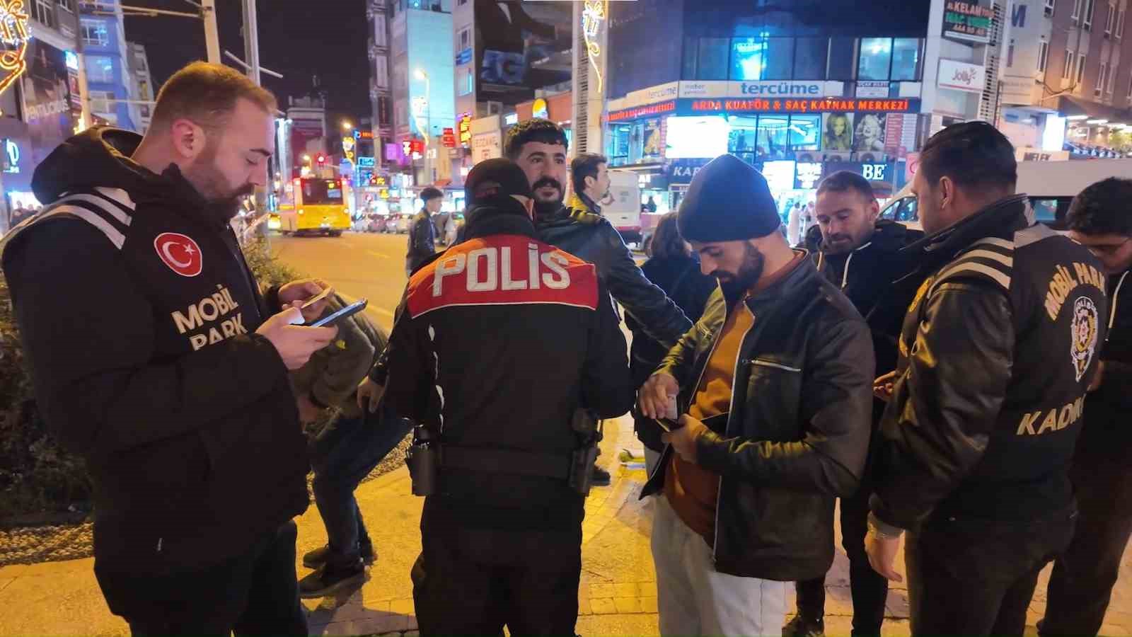 yilbasina saatler kala kadikoyde denetimler suruyor 0 wJYVZH6u