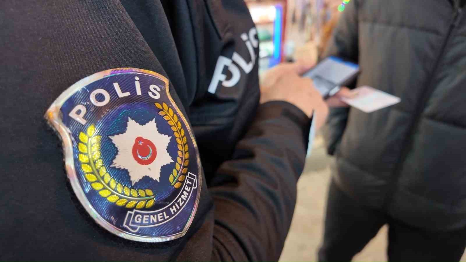 yilbasina saatler kala kadikoyde denetimler suruyor 2 ZdSui4Hg