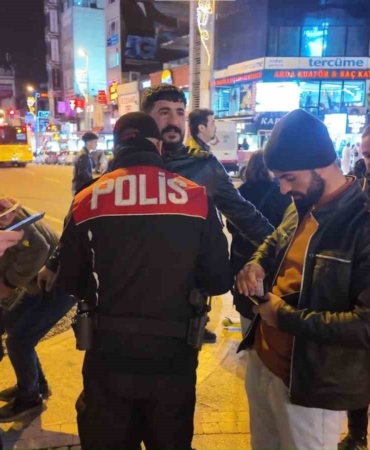 yilbasina-saatler-kala-kadikoyde-denetimler-suruyor-lN9aFU9d.jpg