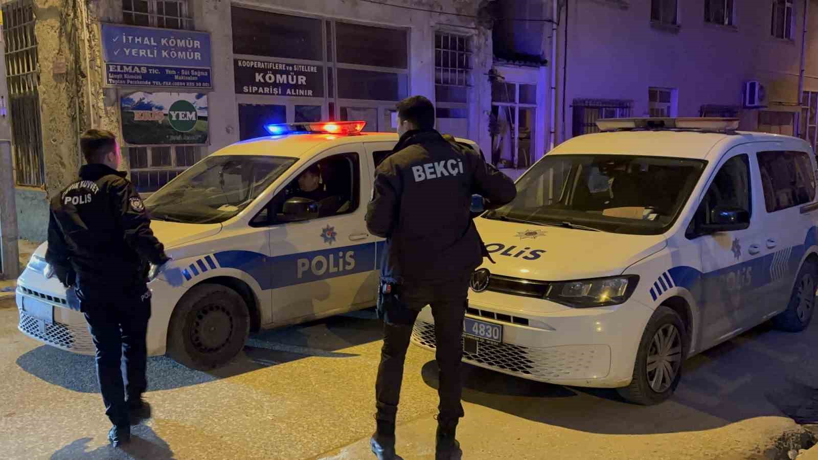 yilbasinda satilmak istenen kacak icki ve uyusturucuya operasyon 3 MlYAe81s