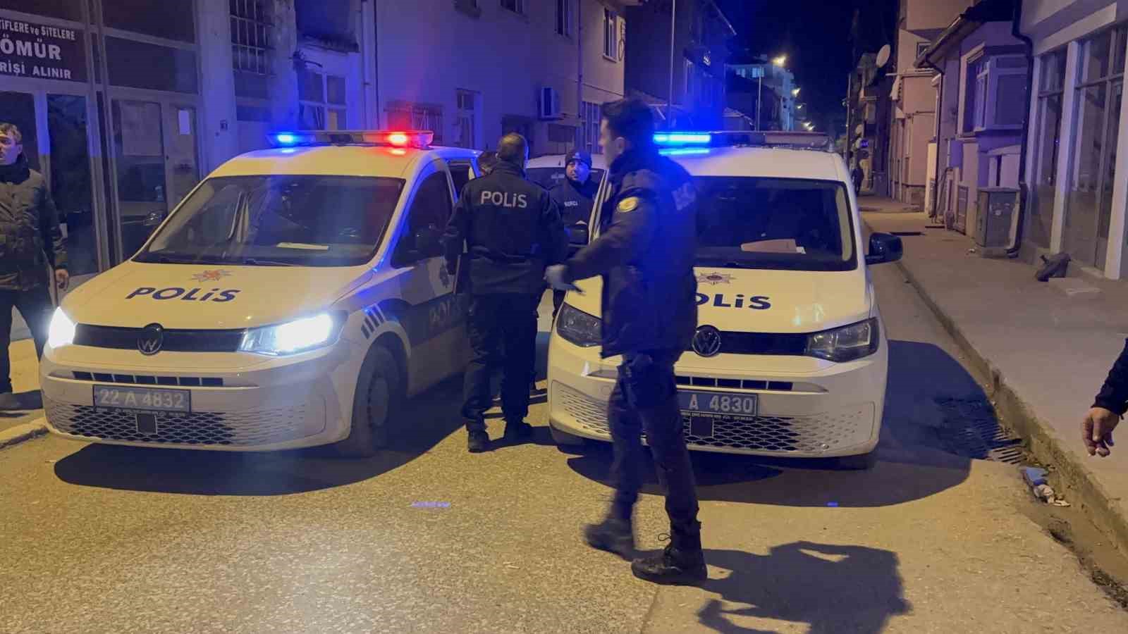 yilbasinda satilmak istenen kacak icki ve uyusturucuya operasyon 4 8MC9zzi5