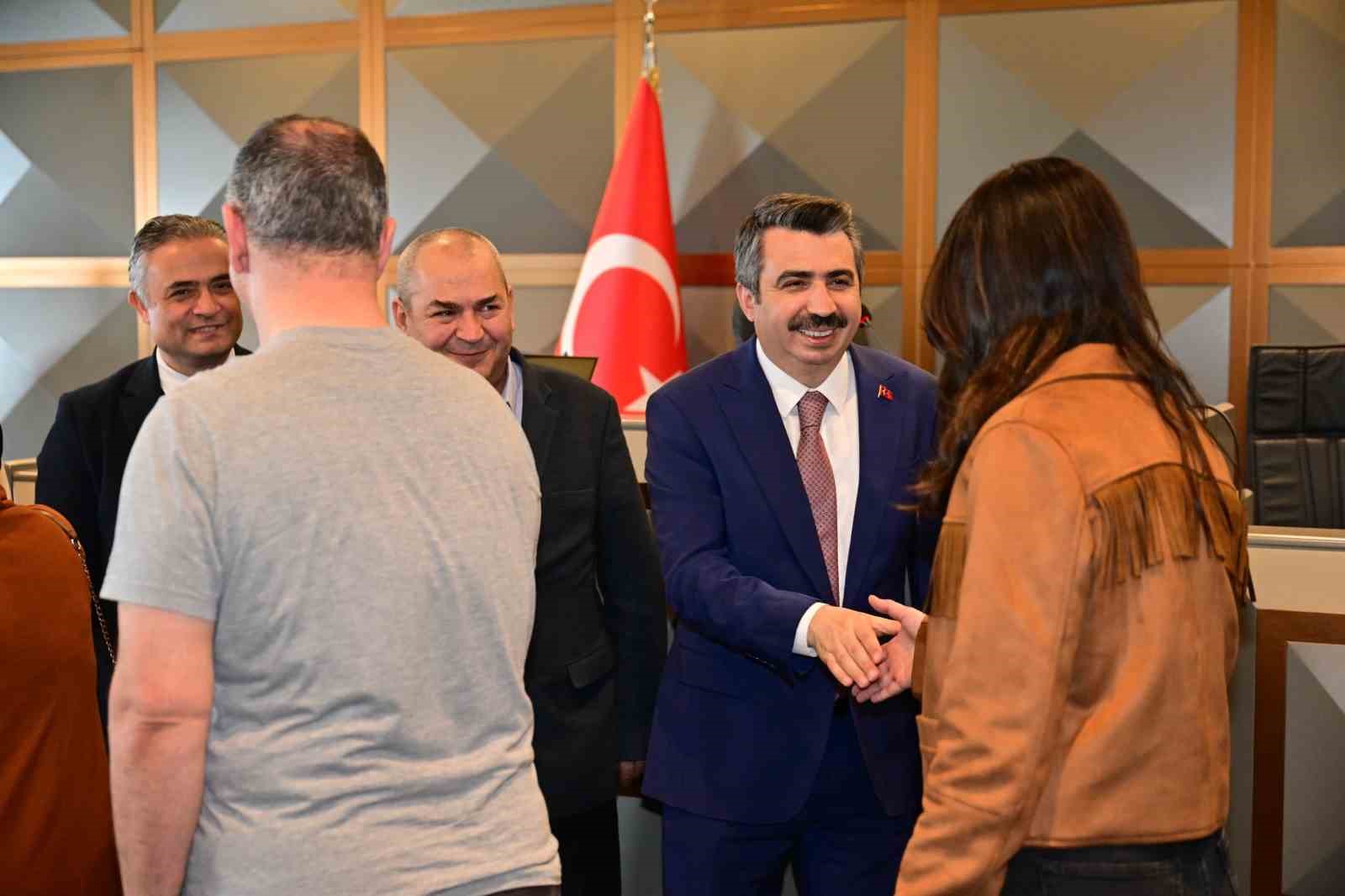 yildirim belediye baskani yilmaz calisanlarla bayramlasti 1 kc6UGTi8
