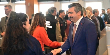 yildirim-belediye-baskani-yilmaz-calisanlarla-bayramlasti-7pdNNYJa.jpg