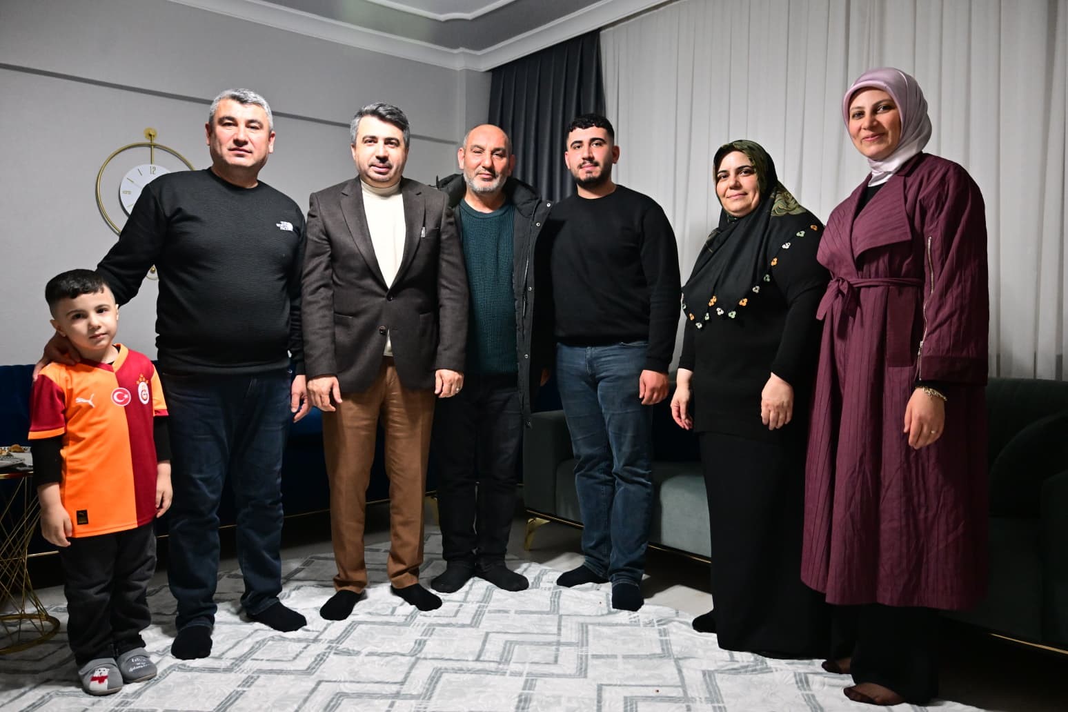 yildirim belediye baskani yilmaz iftarda sehit er samet caldirin ailesine misafir oldu 1 5Jit1Vl9