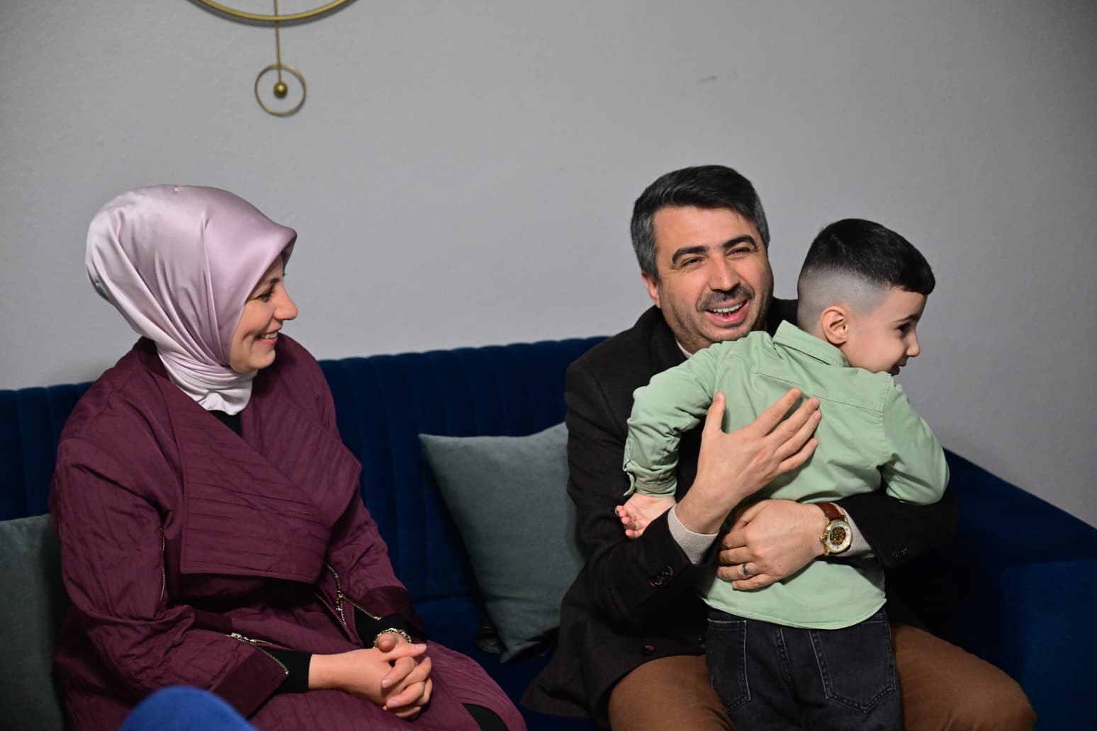 yildirim belediye baskani yilmaz iftarda sehit er samet caldirin ailesine misafir oldu 5 4JcqHkXV