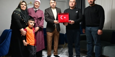 yildirim-belediye-baskani-yilmaz-iftarda-sehit-er-samet-caldirin-ailesine-misafir-oldu-X7hmViK5.jpg