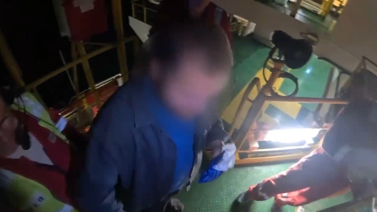yildirim sondaj gemisindeki yaraliyi sahil guvenlik kurtardi 1