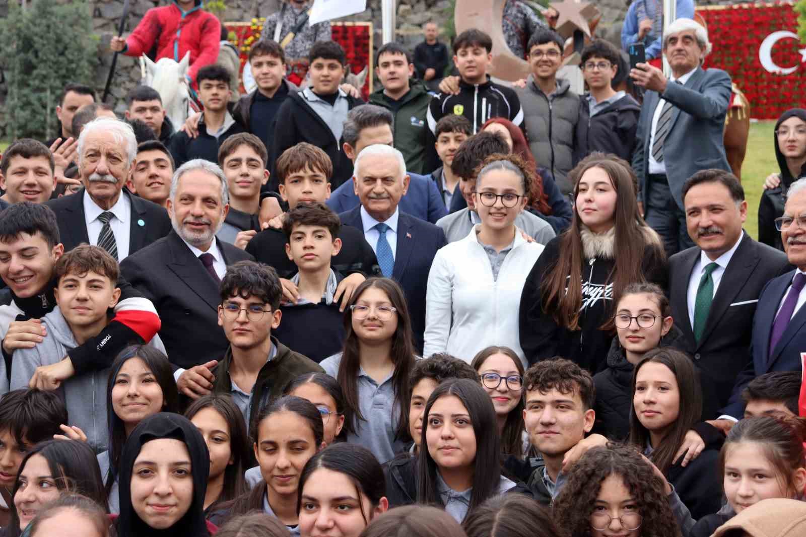Yıldırım: "Türkistan bölgesindeki bazı ülkelerin Kiril alfabesini kullanması işimizi zorlaştırıyor" 7 yildirim turkistan bolgesindeki bazi ulkelerin kiril alfabesini kullanmasi isimizi zorlastiriyor 3 j1AGmL3D
