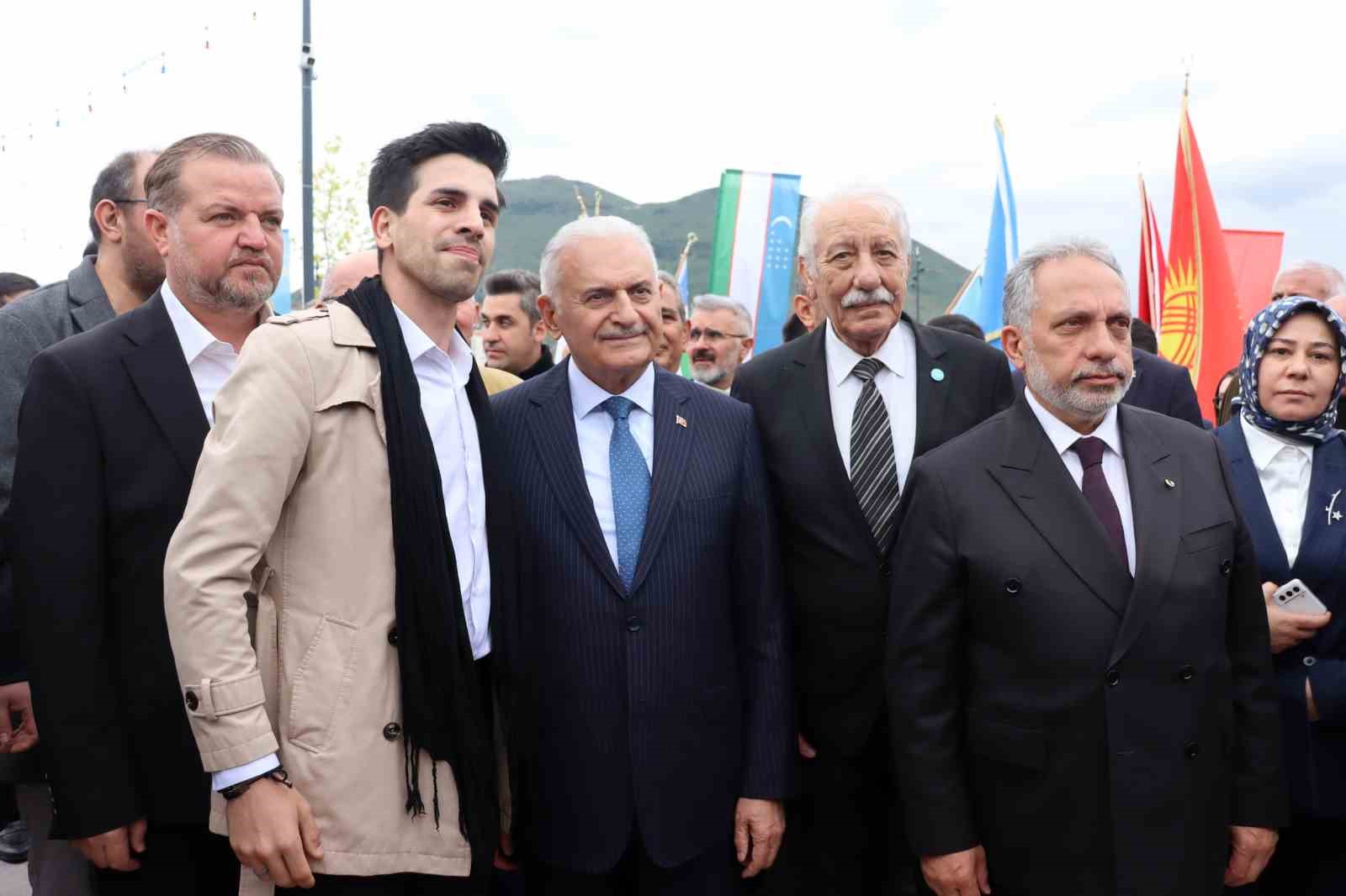 Yıldırım: "Türkistan bölgesindeki bazı ülkelerin Kiril alfabesini kullanması işimizi zorlaştırıyor" 8 yildirim turkistan bolgesindeki bazi ulkelerin kiril alfabesini kullanmasi isimizi zorlastiriyor 4 biDZYC8r