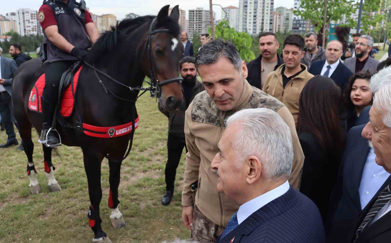 Yıldırım: "Türkistan bölgesindeki bazı ülkelerin Kiril alfabesini kullanması işimizi zorlaştırıyor" 9 yildirim turkistan bolgesindeki bazi ulkelerin kiril alfabesini kullanmasi isimizi zorlastiriyor 5 bP8lw7na