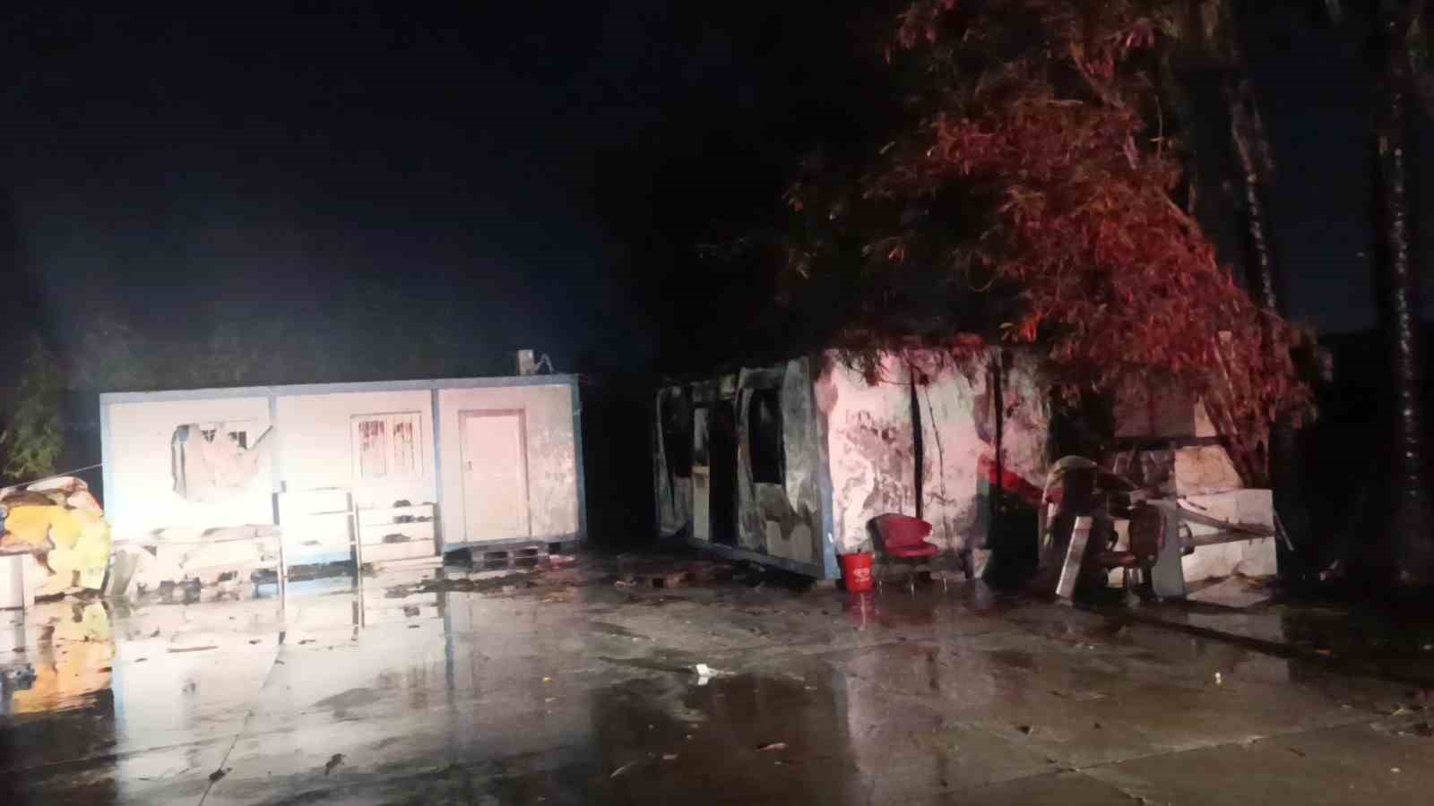 yildirim yangina sebep oldu konteyner kule dondu 2 dICtCnSa