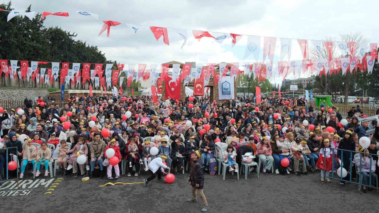 Yıldırım’da çocukların bayramı şölene dönüştü 6 yildirimda cocuklarin bayrami solene donustu 2 faDrSqFe