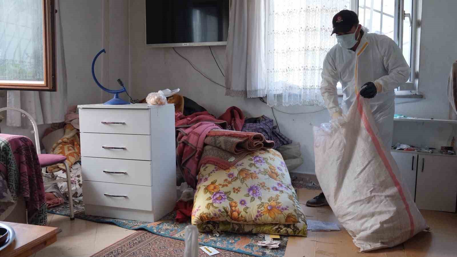 Yıldırım’da çöp ev temizlendi, 5 ton çöp çıktı 6 yildirimda cop ev temizlendi 5 ton cop cikti 2 Ll9zgrYr