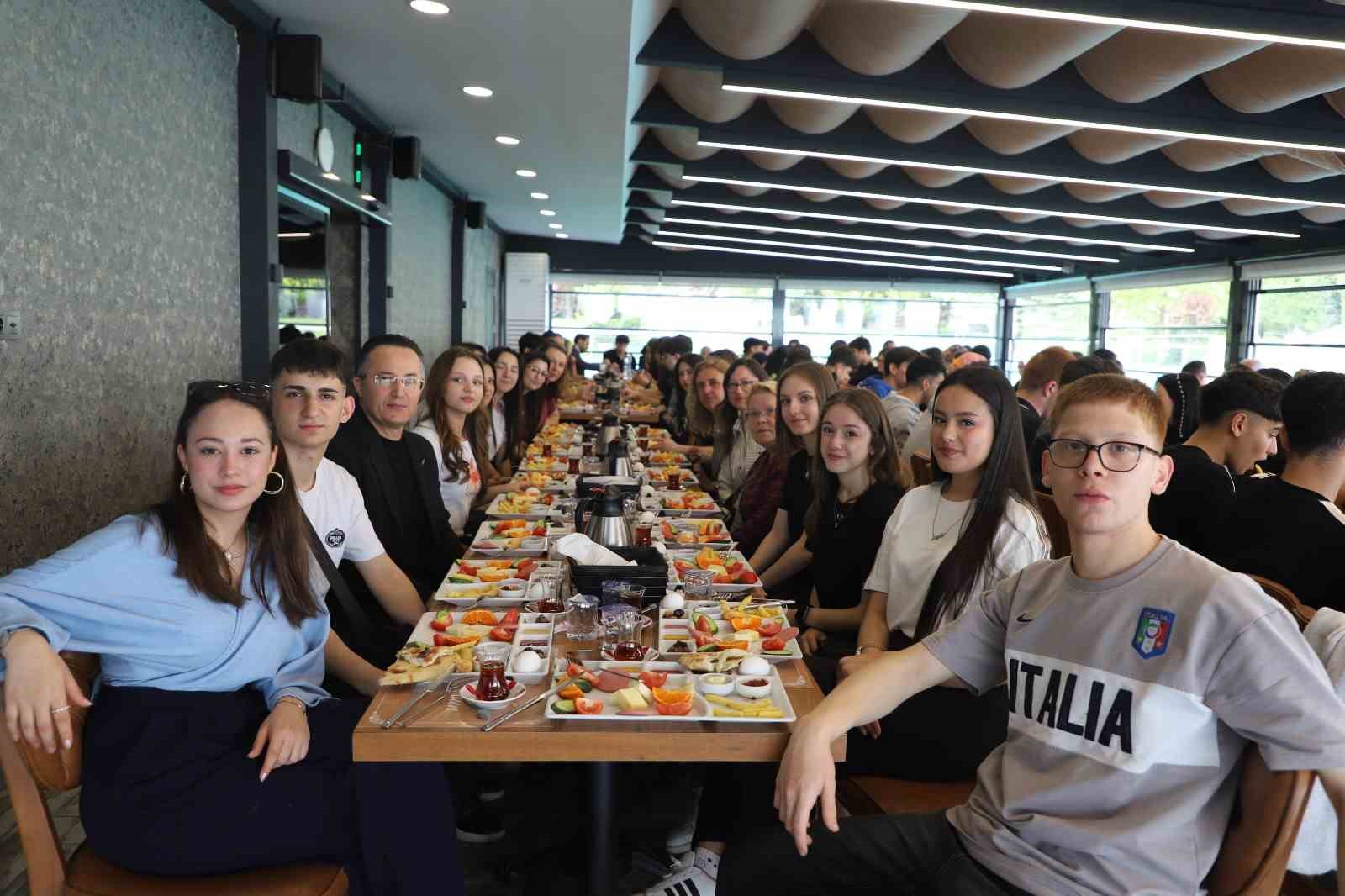 yildirimda nesiller bulusuyor projesi anneler gunu programiyla taclandi 2 HtICRE59