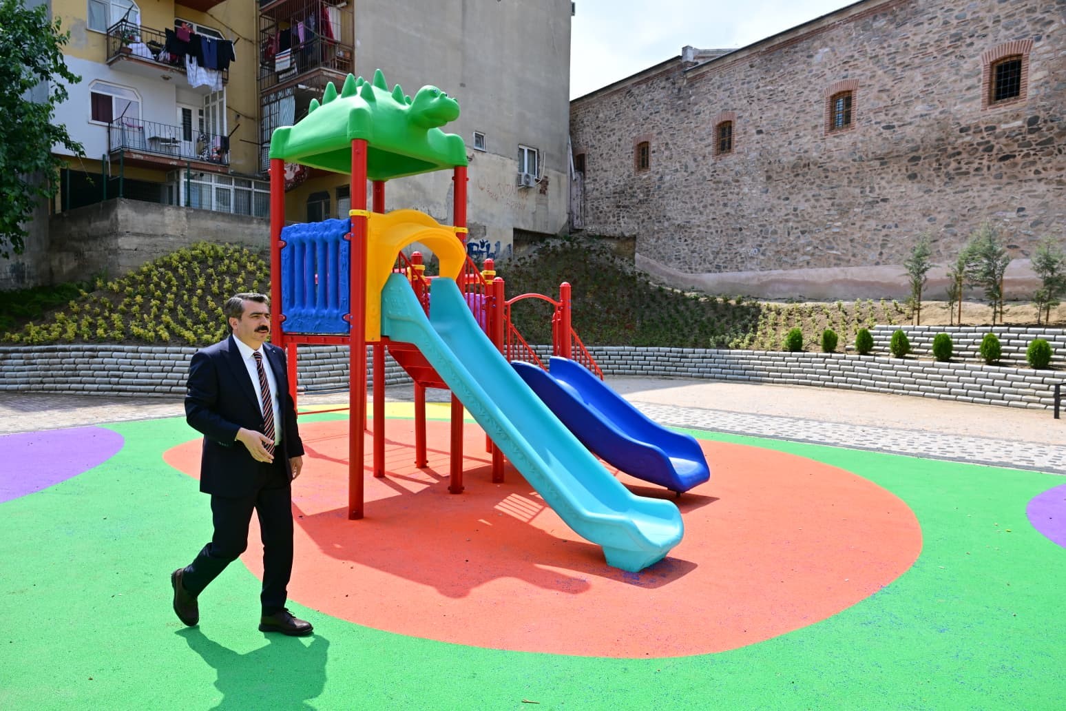 Yıldırım’da parklara yaz bakımı 4 yildirimda parklara yaz bakimi 0 JaZGZJ2w