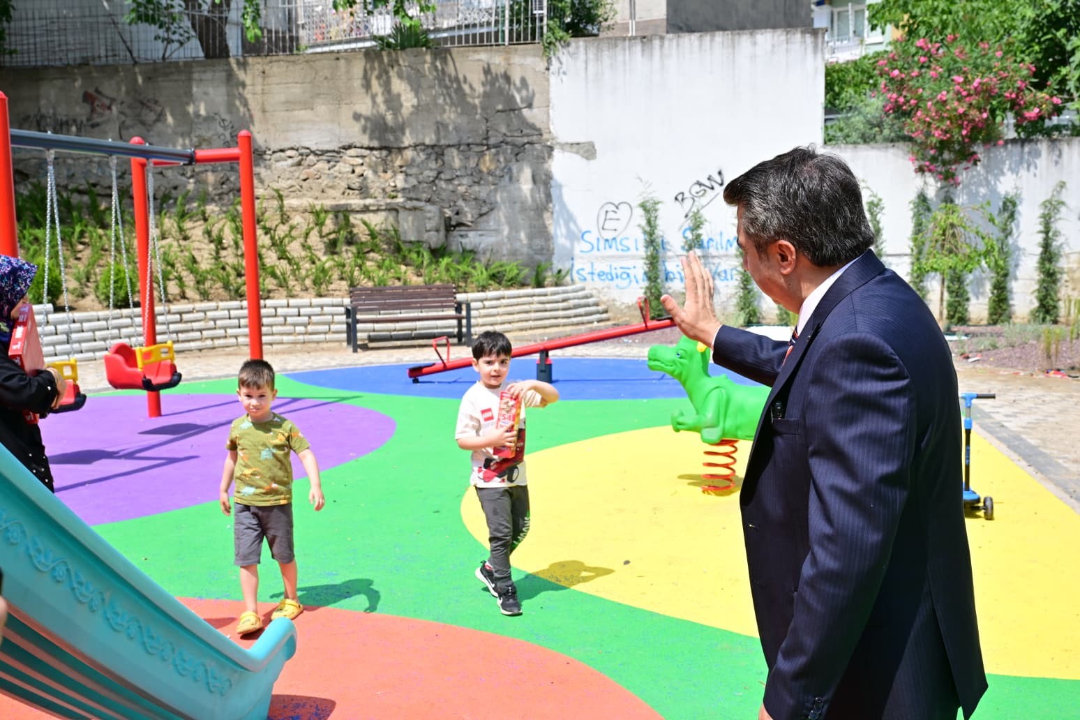 Yıldırım’da parklara yaz bakımı 5 yildirimda parklara yaz bakimi 1 vX76hWMh
