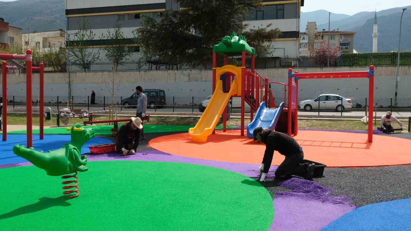 Yıldırım’da parklara yaz bakımı 9 yildirimda parklara yaz bakimi 5 h6QmVb2J