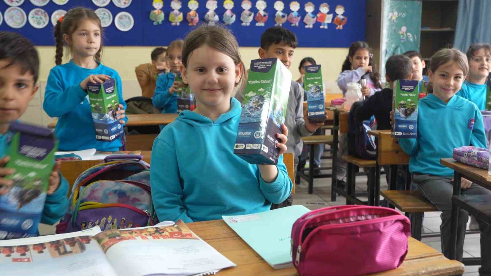 yildirimda plastige fren 31 okula aritma 32 bin ogrenciye matara 2 YH1i2SPO