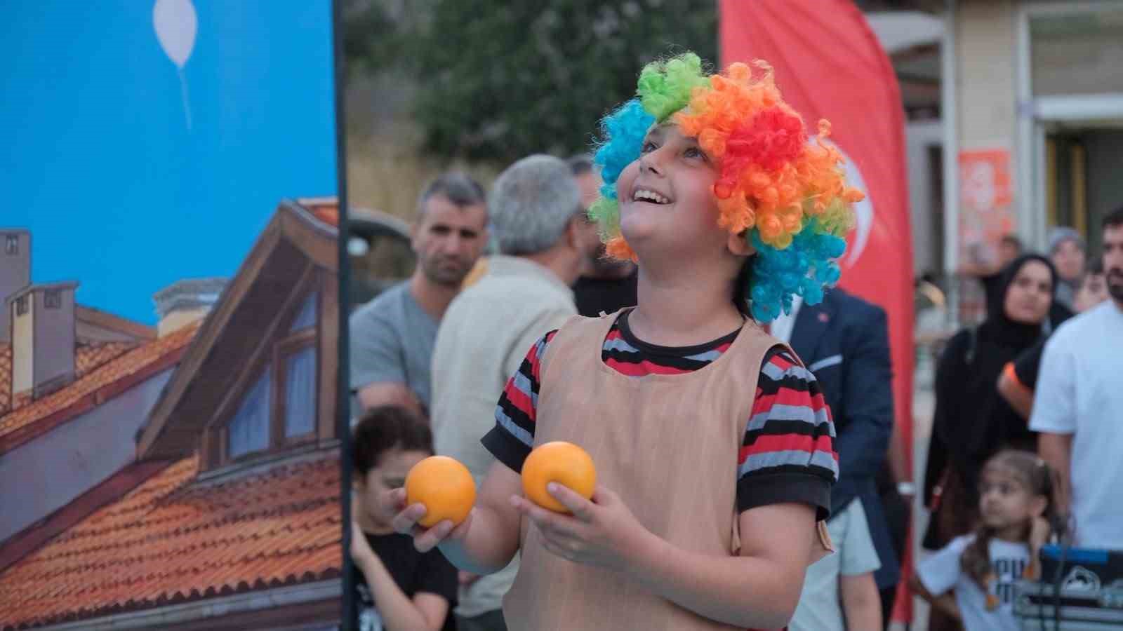 yildirimda sokaklar senlendi 3 B2CreZtI
