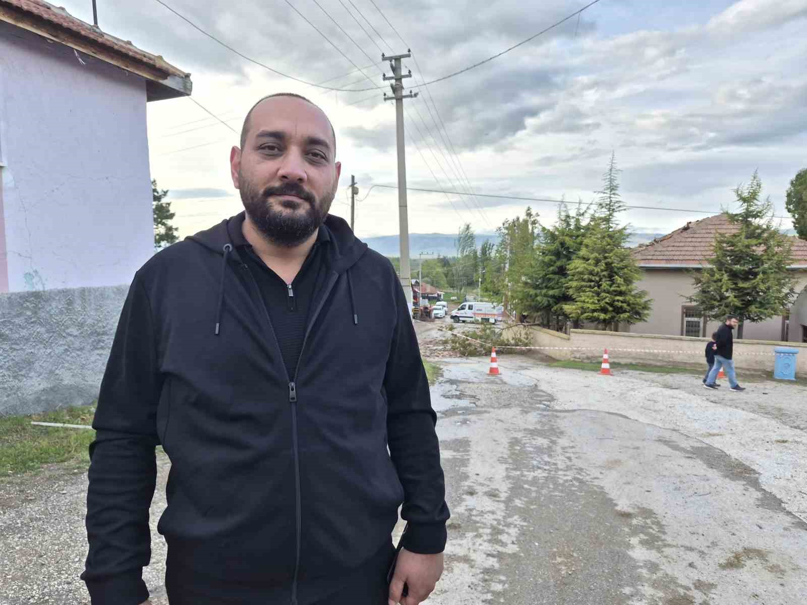 Yıldırımın düştüğü minare yıkıldı, camide temizlik yapan imam yaralandı 8 yildirimin dustugu minare yikildi camide temizlik yapan imam yaralandi 4 tlYLXHkS