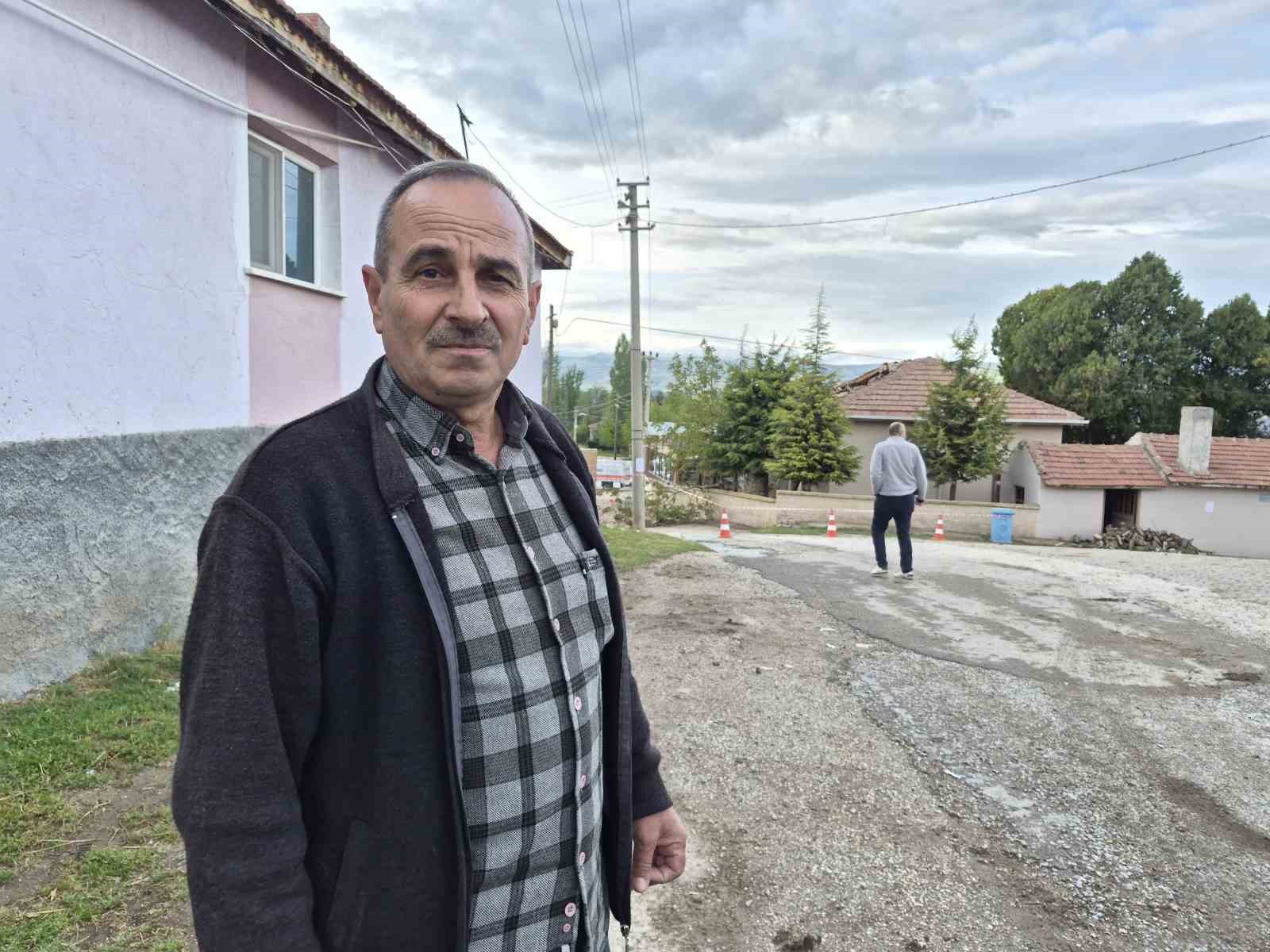 Yıldırımın düştüğü minare yıkıldı, camide temizlik yapan imam yaralandı 9 yildirimin dustugu minare yikildi camide temizlik yapan imam yaralandi 5