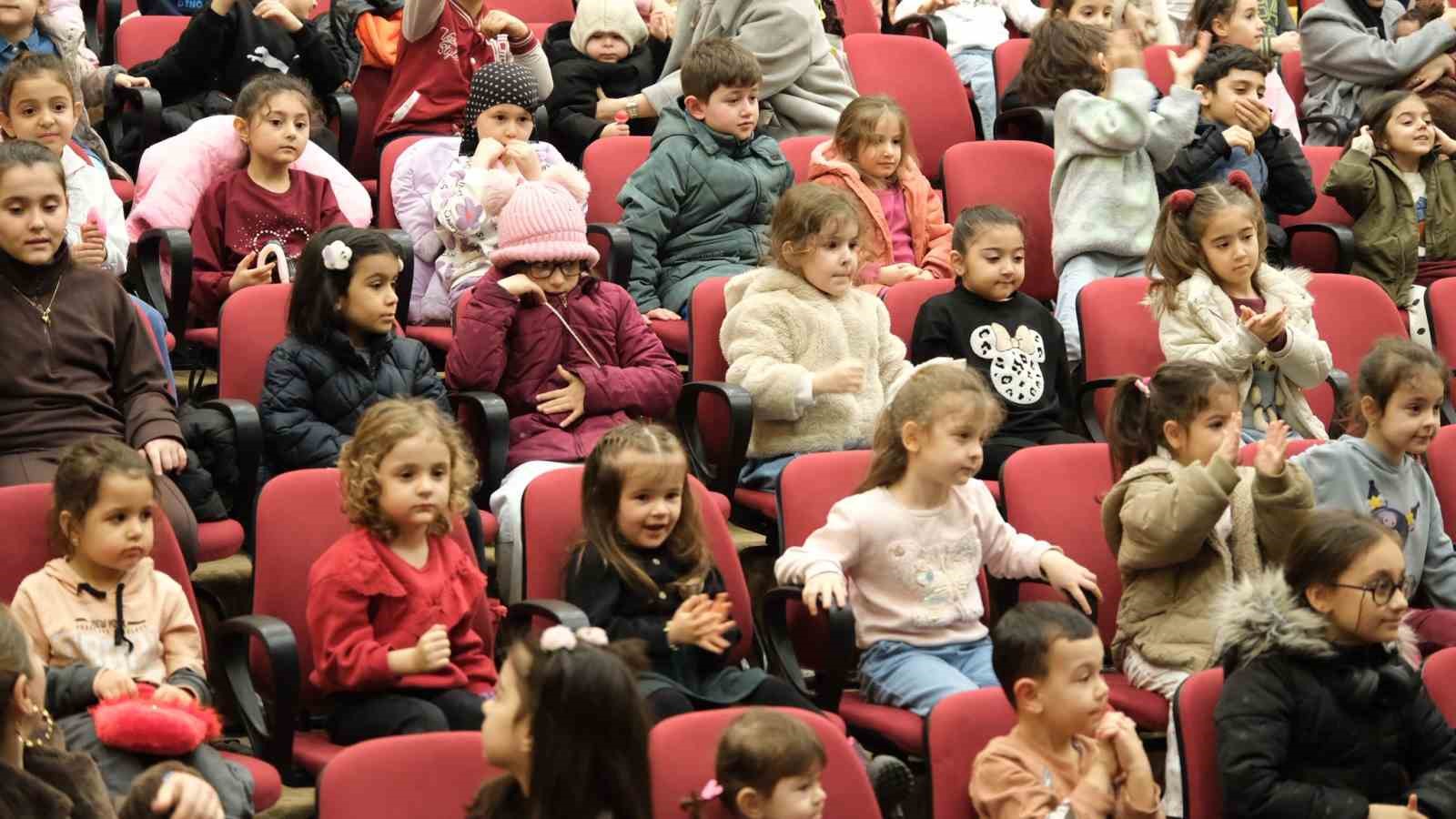yildirimli cocuklara ucretsiz tiyatro 3