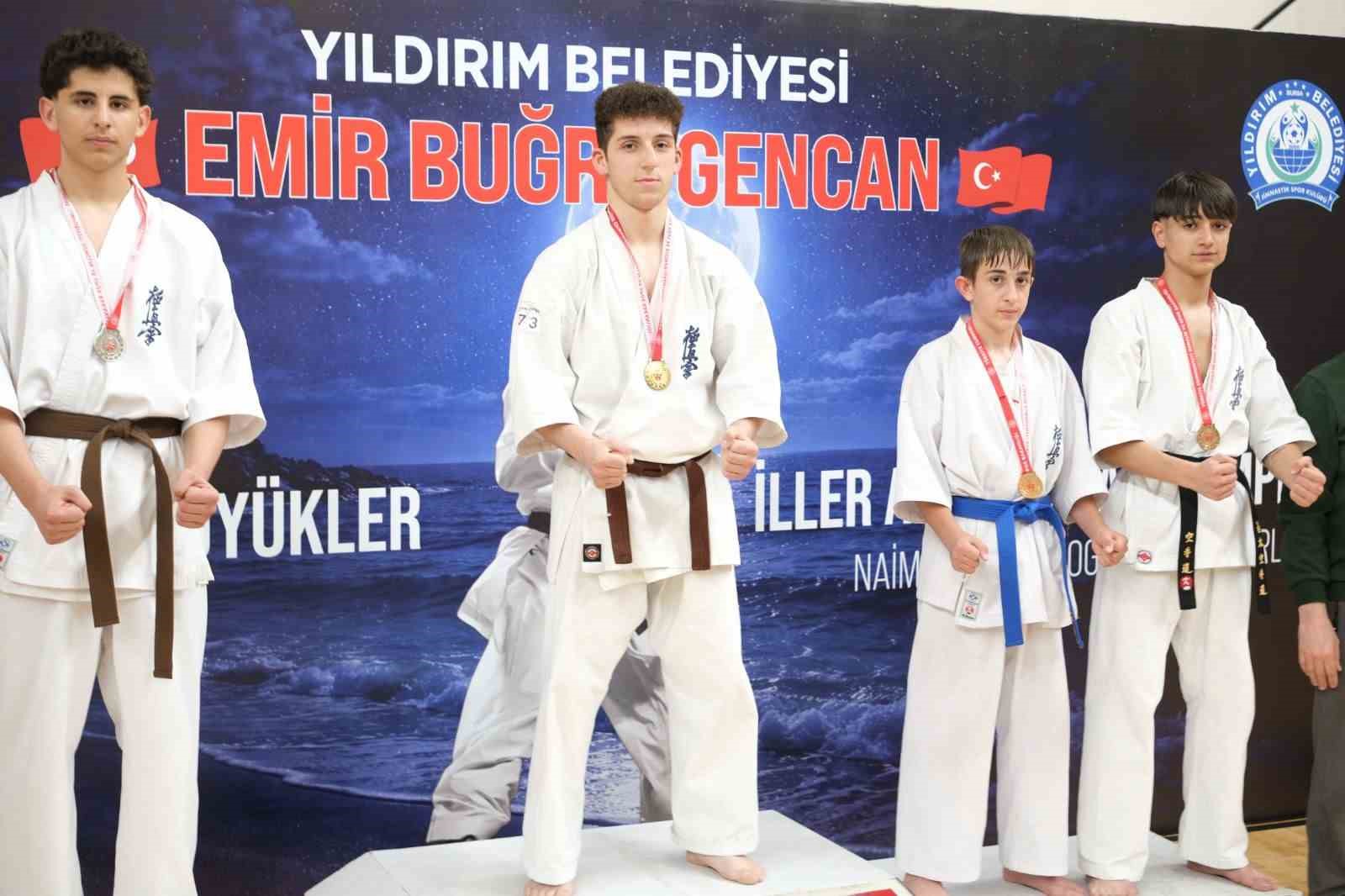 yildirimli karatecilerden madalya yagmuru 0