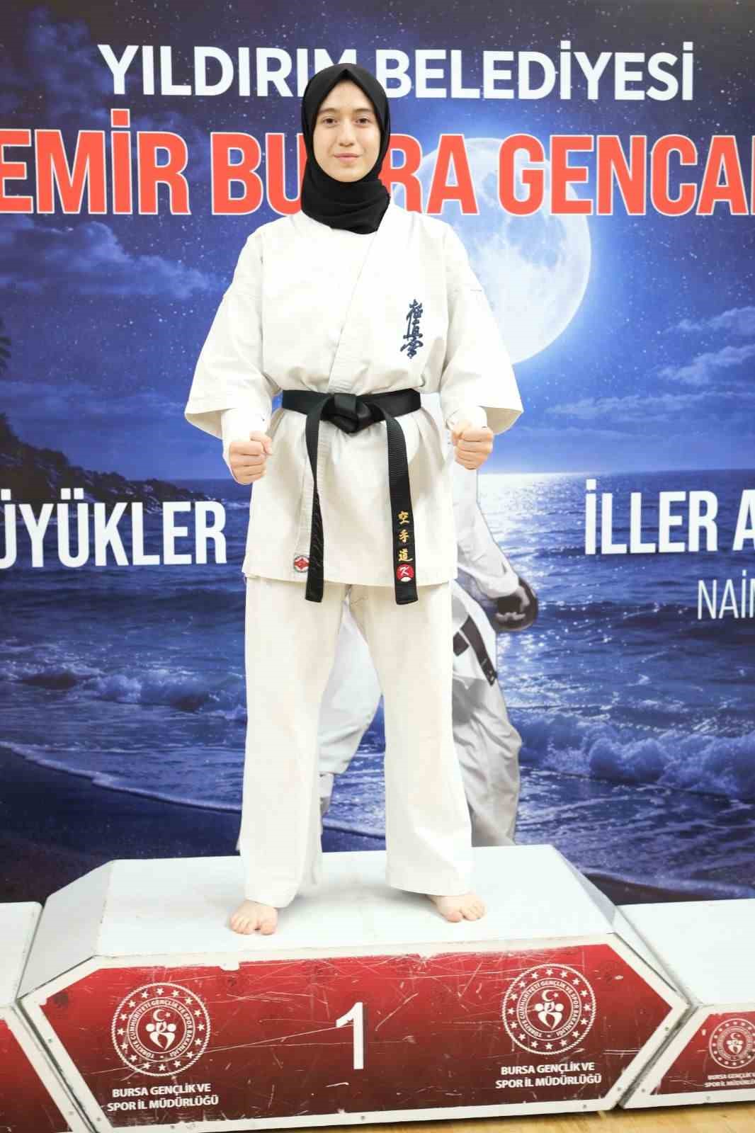 yildirimli karatecilerden madalya yagmuru 3 mY98z4Ri