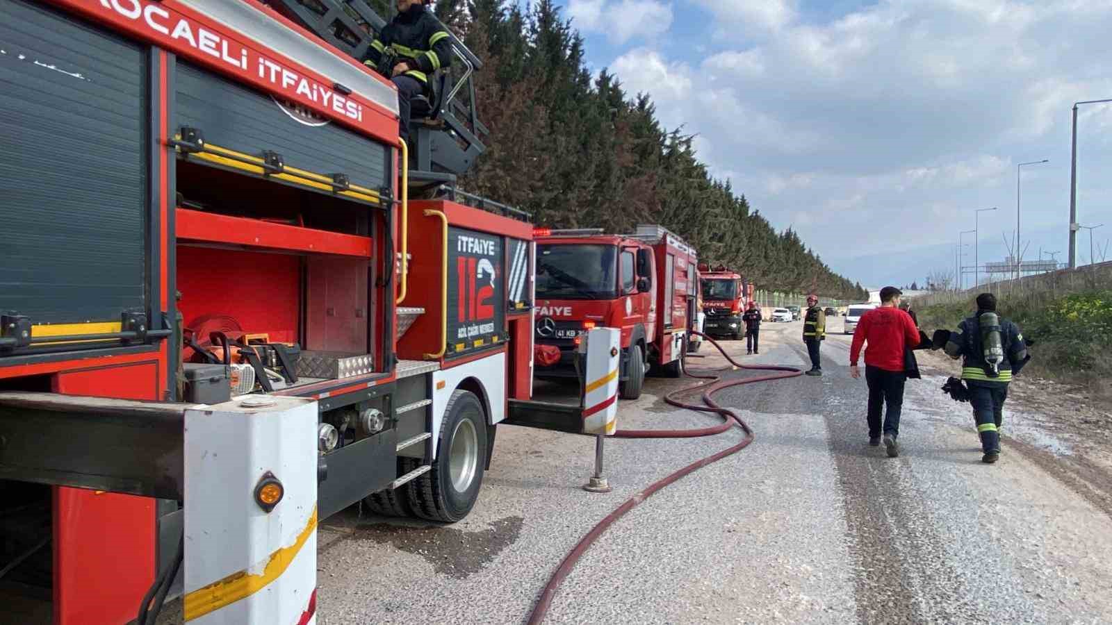yildiz entegre fabrikasinda korkutan yangin 2 F9vhXgBM