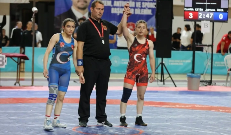 yildizlar-gures-turkiye-sampiyonu-sivasta-devam-ediyor-WammUNXN.jpg