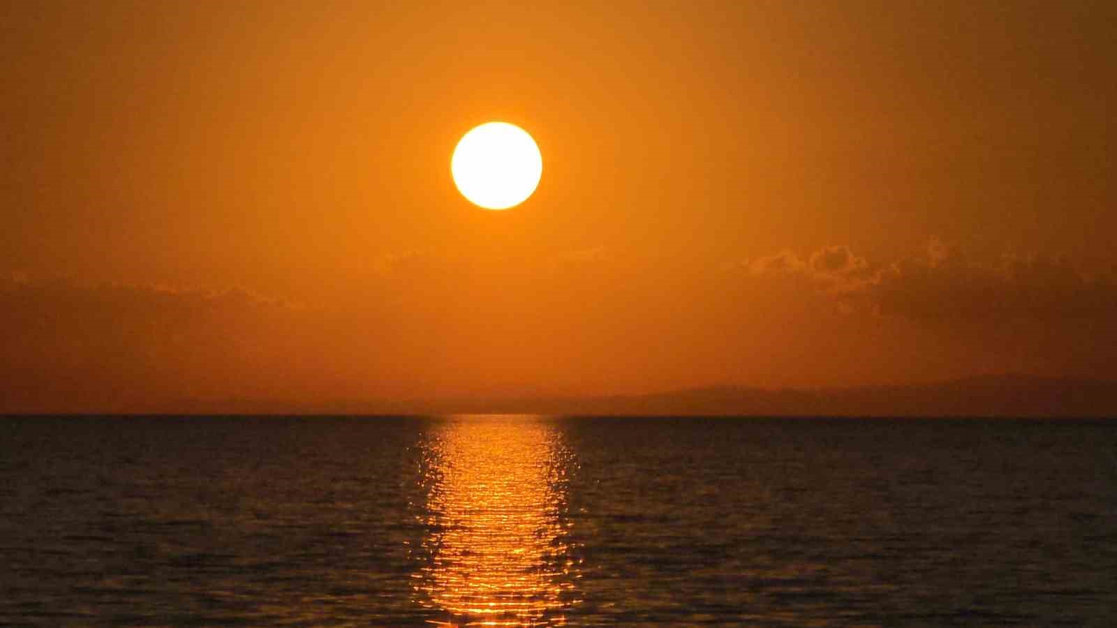 yilin en uzun gununde van semalarinda gorsel solen gunesin dogusu ve batisi boyle goruntulendi 5t2Ow2Al